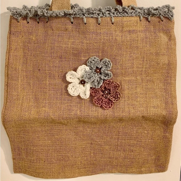 Hand Crafted Burlap straw top handle wicker Tote Bag  with Crochet Flower Detail - Picture 10 of 13